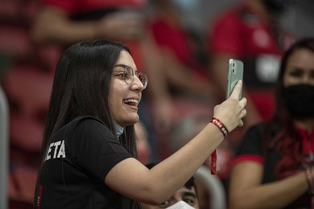 并辅以锋线 并辅以锋线